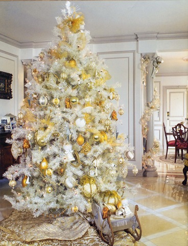 Вариант украшения новогодней белой елки
